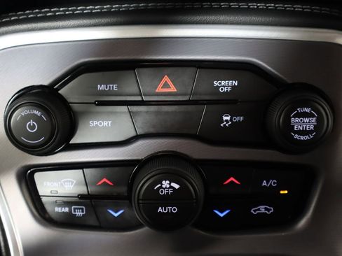 Used 2019 Dodge Challenger SXT image 33