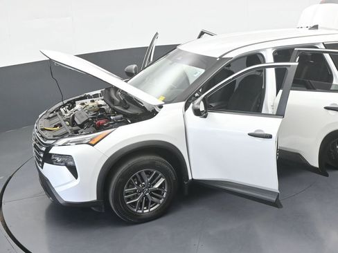 Used 2024 Nissan Rogue S image 58