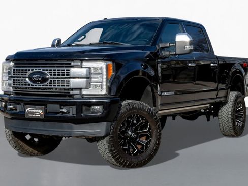 Used 2017 Ford F250 Platinum w/ Platinum Ultimate Package image 4