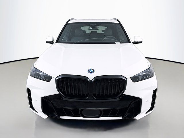 Used 2026 BMW X5 xDrive50e w/ M Sport Package AWD/4WD image 2