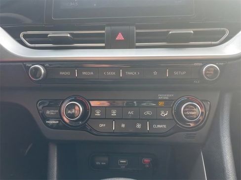 Used 2022 Kia Niro LX image 31