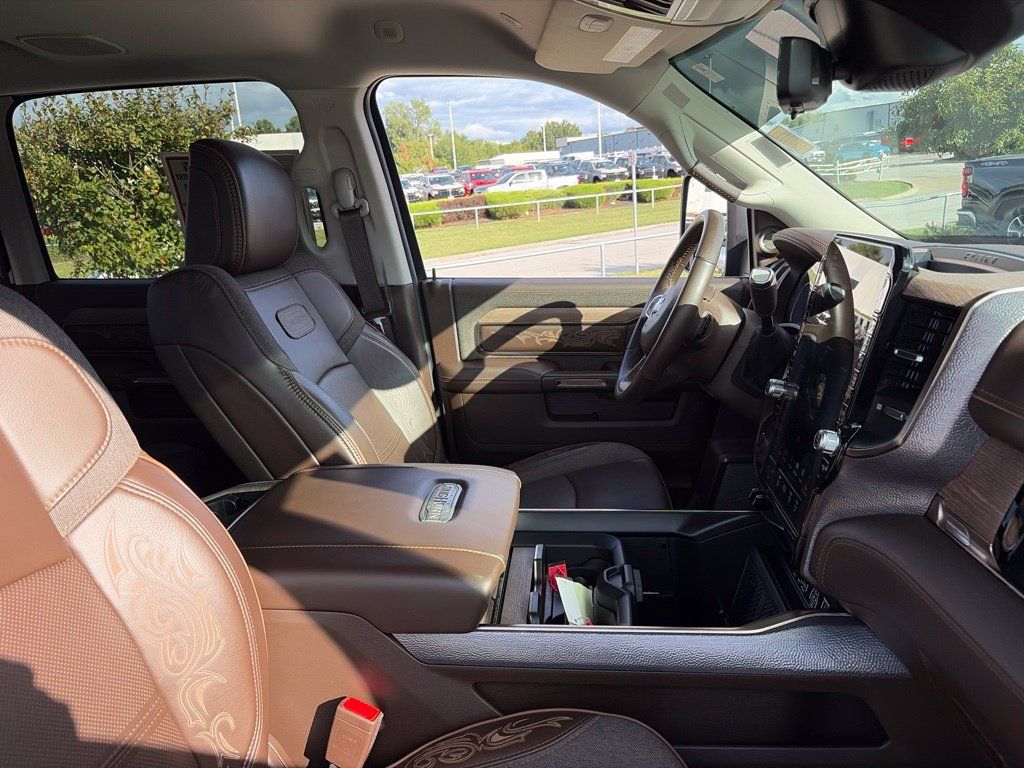 Used 2025 RAM 2500 Limited AWD/4WD image 34
