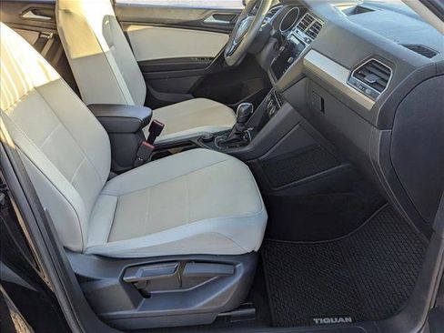 Used 2021 Volkswagen Tiguan SE image 21