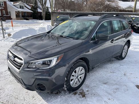 Used 2018 Subaru Outback 2.5i image 1