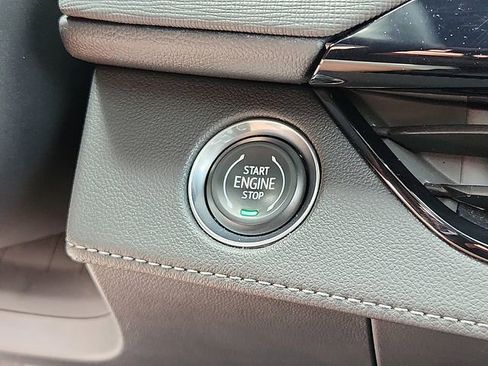 Certified 2025 Buick Enclave Preferred FWD image 24