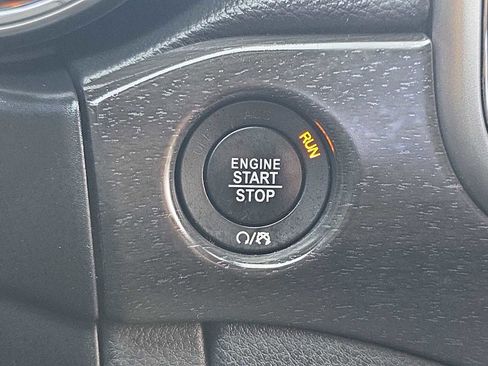 Used 2018 Jeep Grand Cherokee Altitude image 24