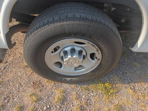 Used 2017 Chevrolet Express 2500 Extended RWD image 26