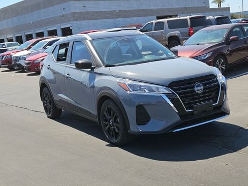 Used 2024 Nissan Kicks SV FWD image 3