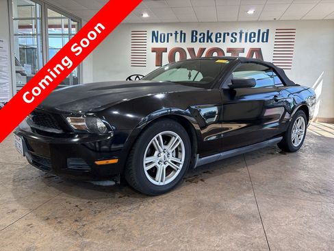 Used 2010 Ford Mustang Convertible RWD image 1