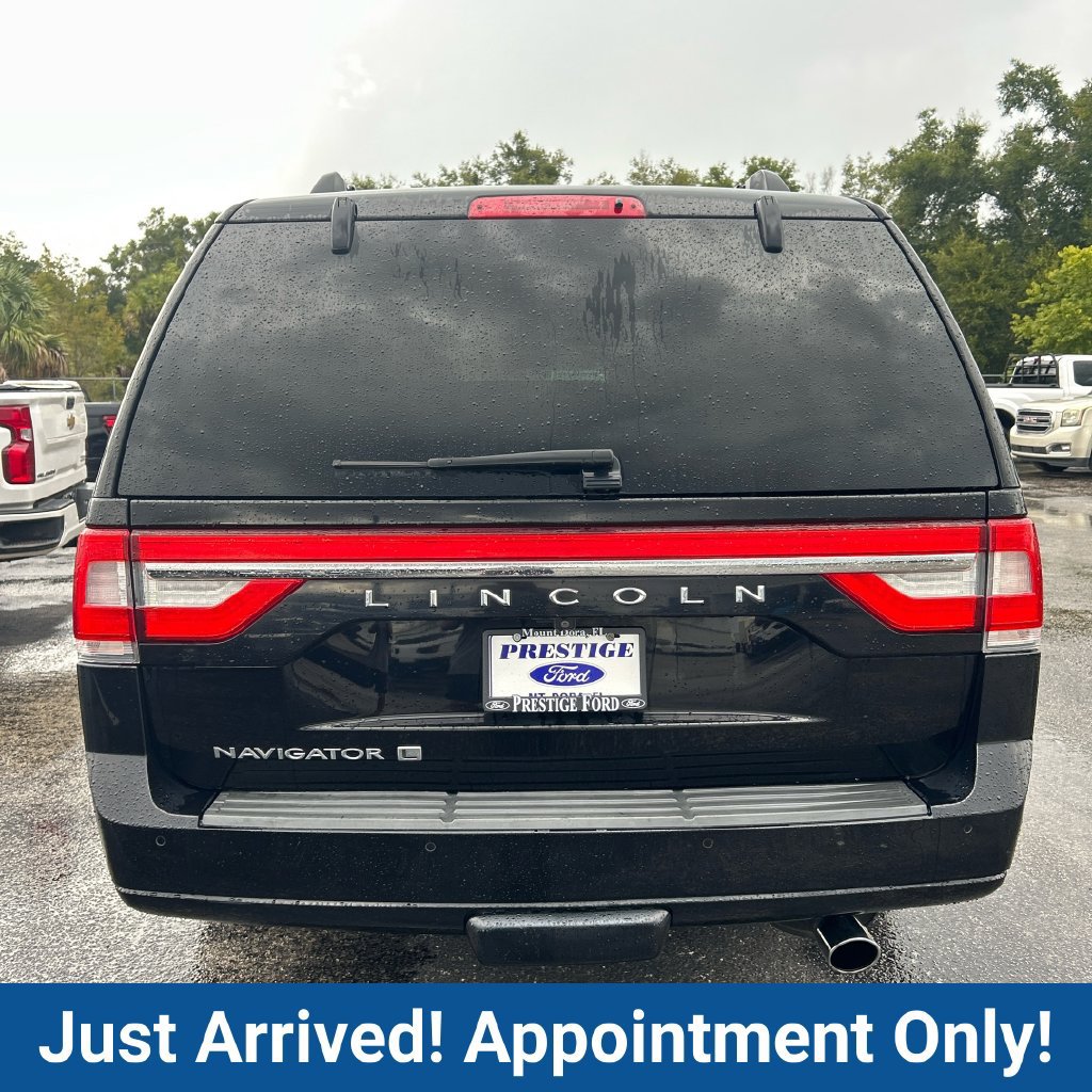 Used 2017 Lincoln Navigator L Select RWD image 6