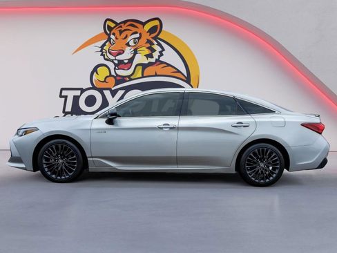 Used 2020 Toyota Avalon XSE image 8