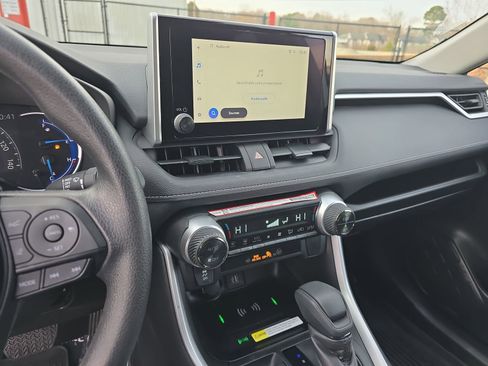 Used 2024 Toyota RAV4 XLE image 25