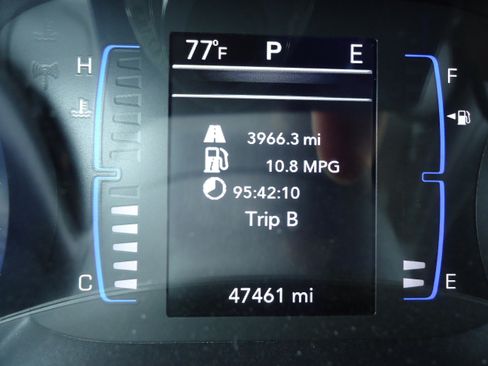 Used 2023 Chrysler Voyager LX FWD image 18