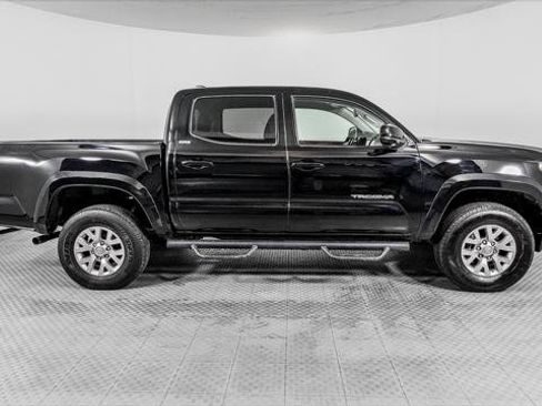 Used 2017 Toyota Tacoma SR5 w/ Tow Package RWD image 8
