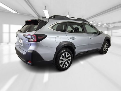 Certified 2025 Subaru Outback Premium AWD/4WD image 8