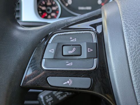 Used 2014 Volkswagen Touareg TDI image 13