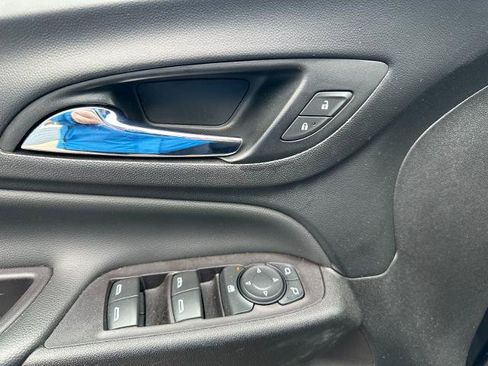 Used 2021 Chevrolet Equinox LT image 16