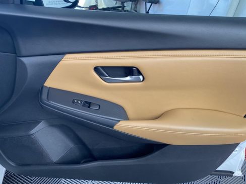 Used 2023 Nissan Sentra SV w/ SV Premium Package FWD image 7