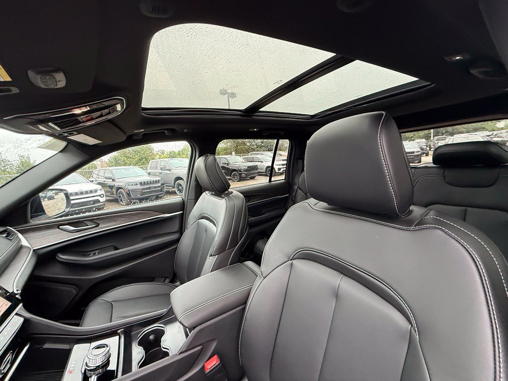 New 2027 Jeep Grand Cherokee Limited AWD/4WD image 12