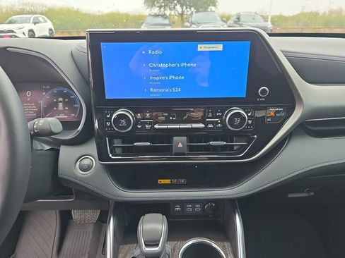 Used 2025 Toyota Highlander Limited image 21