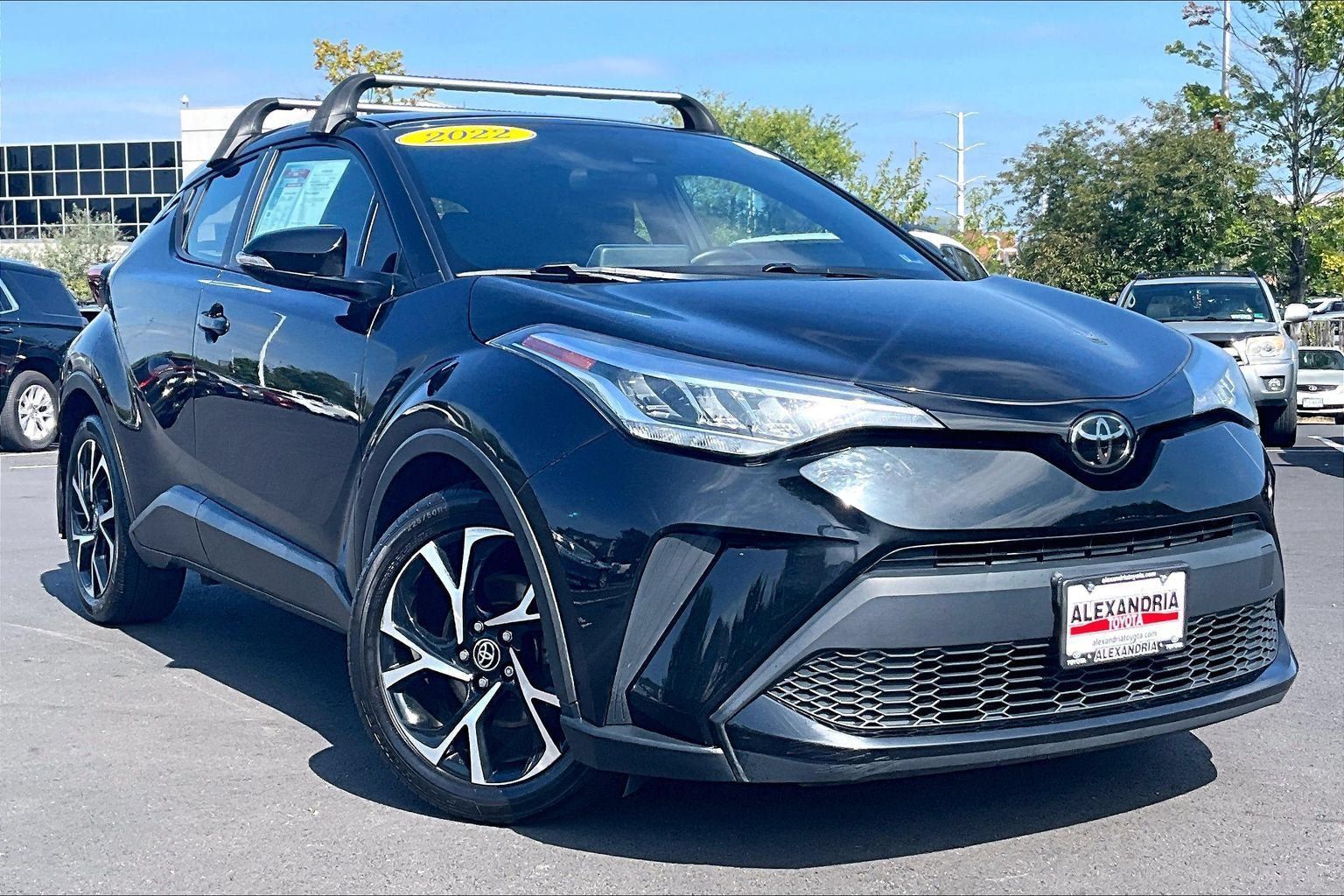 Used 2022 Toyota C-HR XLE FWD image 2