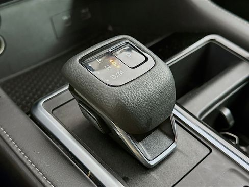 Used 2025 Nissan Pathfinder SV image 24