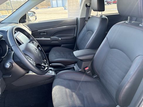 Used 2025 Mitsubishi Outlander Sport SE image 12