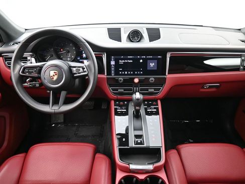 Certified 2025 Porsche Macan image 6