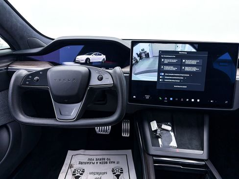 Used 2021 Tesla Model S Plaid image 3