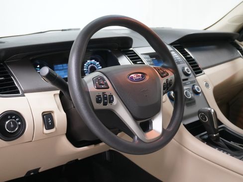 Used 2018 Ford Taurus SE image 9