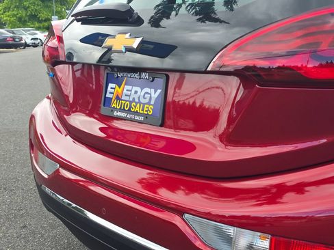 Used 2021 Chevrolet Bolt Premier w/ Infotainment Package FWD image 13