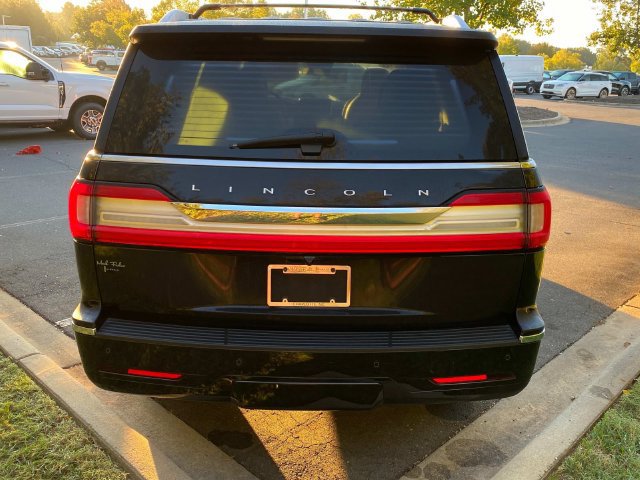 Used 2020 Lincoln Navigator Reserve w/ Luxury Package AWD/4WD image 32