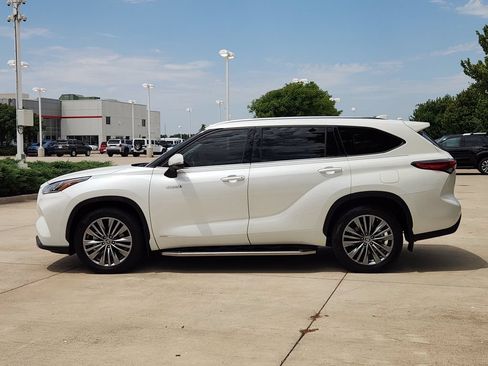 Used 2021 Toyota Highlander Platinum AWD/4WD image 4