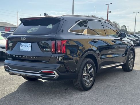 Certified 2021 Kia Sorento S image 4