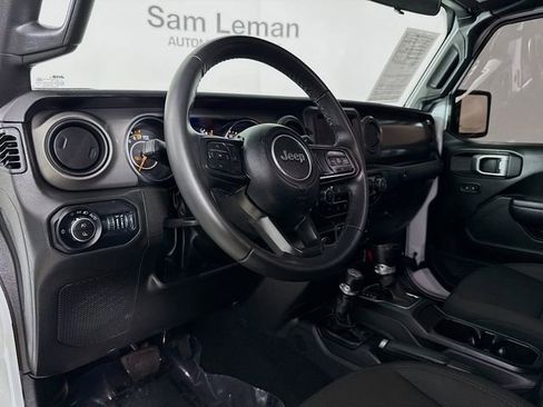 Used 2022 Jeep Gladiator Willys image 9