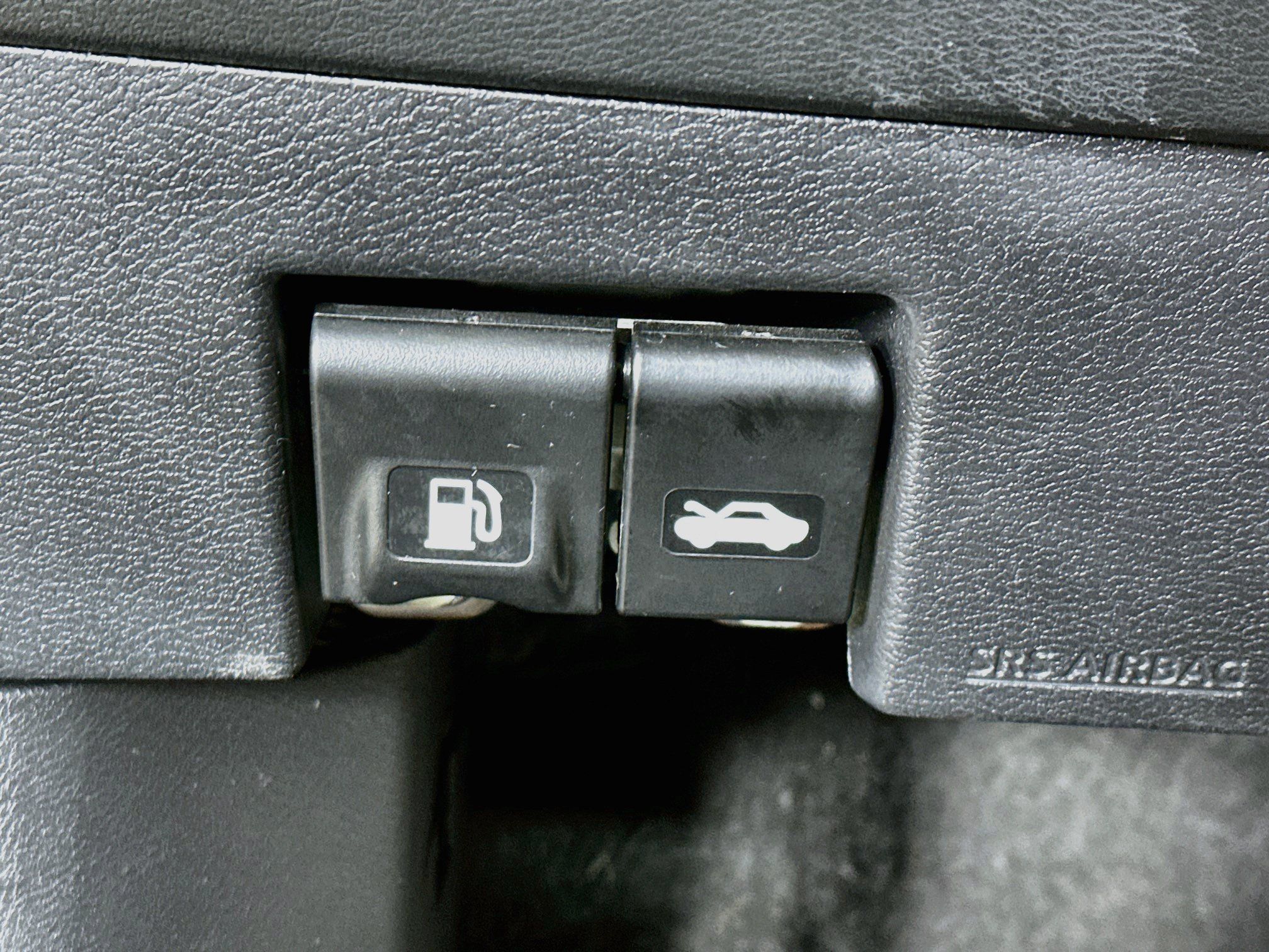 Used 2025 Nissan Versa SV FWD image 17