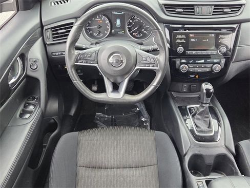 Used 2017 Nissan Rogue SV w/ Midnight Edition Package image 7