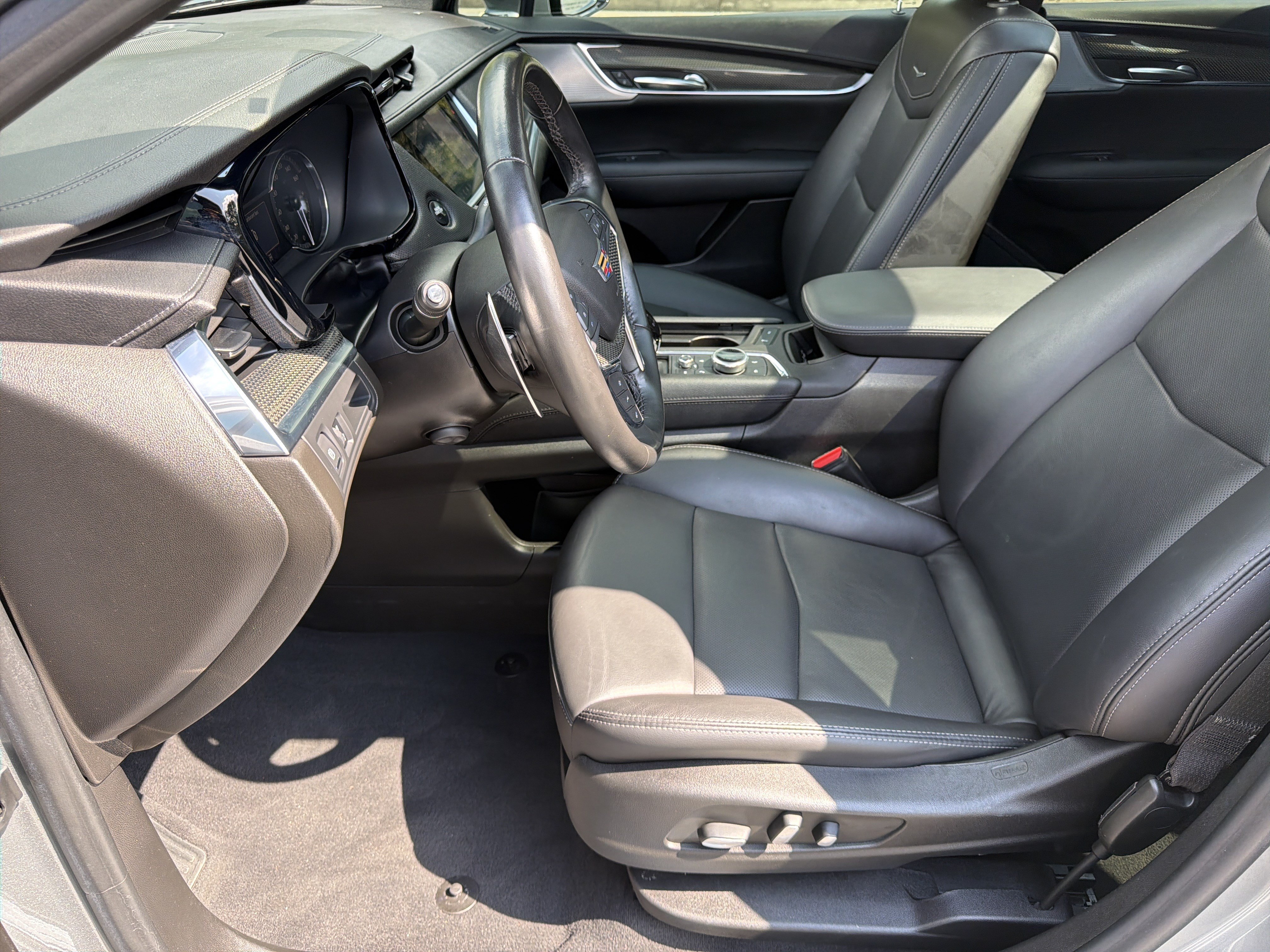 Used 2023 Cadillac XT5 Sportv w/ LPO, Floor Liner Package AWD/4WD image 11