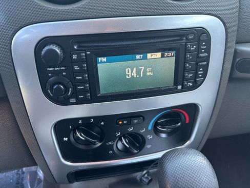 Used 2005 Jeep Liberty Limited AWD/4WD image 25