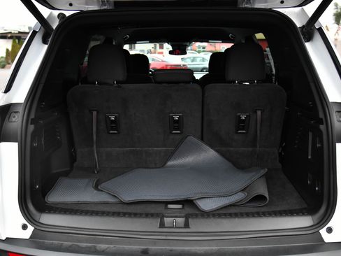 Used 2024 Chevrolet Traverse LT image 49