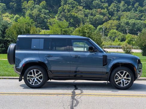 Used 2024 Land Rover Defender 110 X-Dynamic SE AWD/4WD image 5