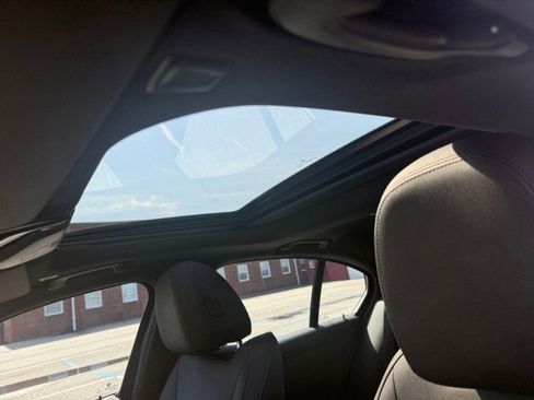 Used 2021 BMW 330i Sedan w/ Convenience Package image 4