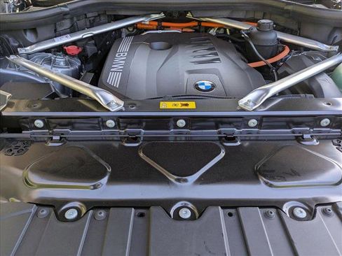 Used 2026 BMW X5 xDrive50e image 18