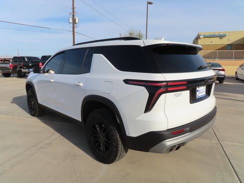 Used 2024 Chevrolet Traverse Z71 w/ Enhanced Driving Package image 7