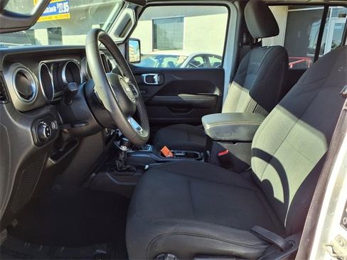 Used 2023 Jeep Gladiator Overland image 19