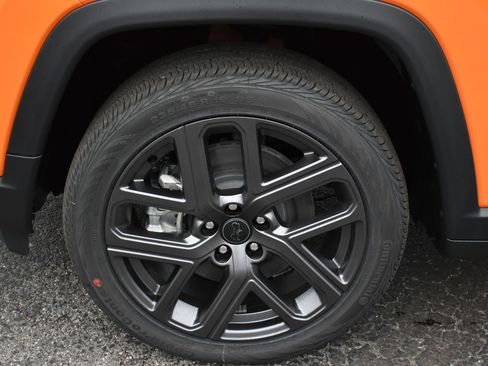 New 2026 Jeep Compass Latitude w/ Sun and Sound Group image 11