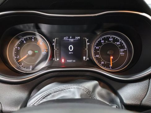 Used 2019 Jeep Cherokee Latitude Plus image 40