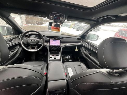 New 2025 Jeep Grand Cherokee L Limited w/ Luxury Tech Group II image 32