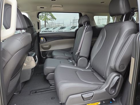 New 2026 Kia Carnival LXS FWD image 6