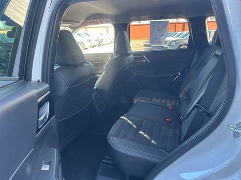 Used 2023 Mitsubishi Outlander Ralliart image 27